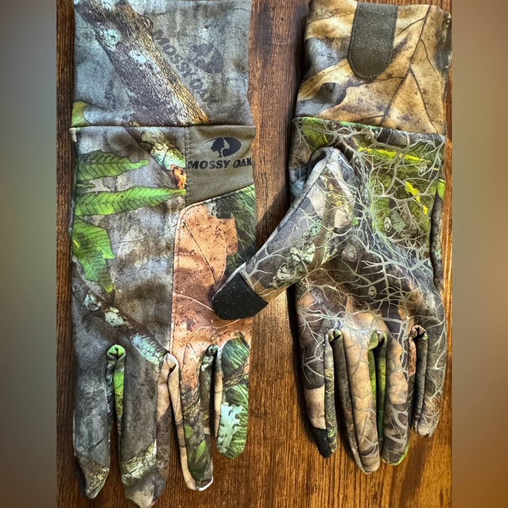 S / M Mossy oak Obsession touchscreen gloves.